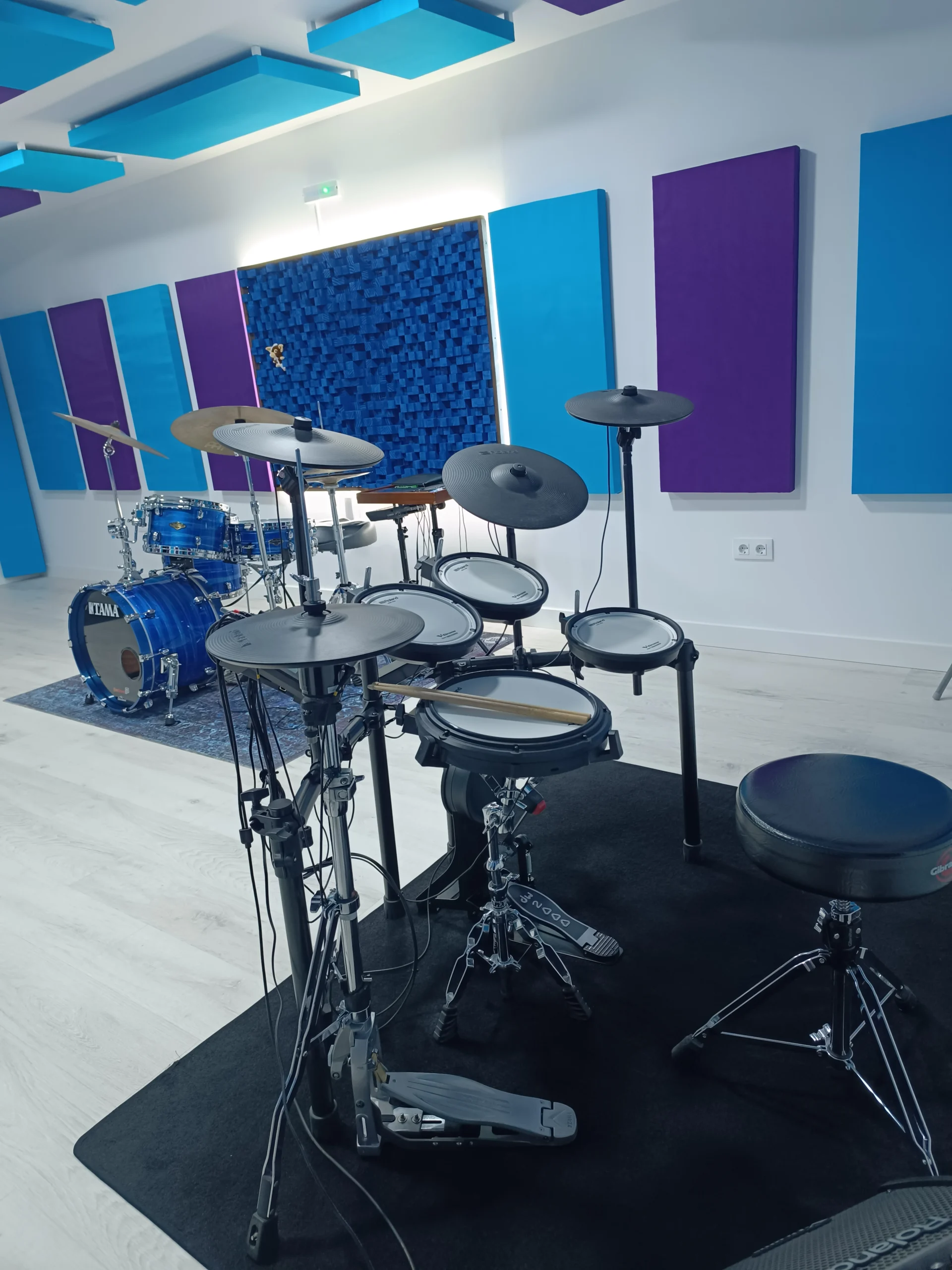 Academia de música con baterías varias